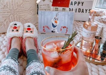 Netflix Holiday Movies Worth Watching This Year