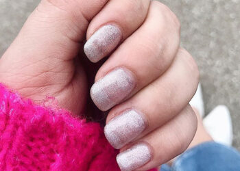 18 Holiday Nail Ideas That Aren’t Red