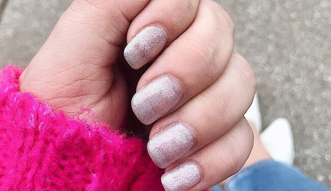 18 Holiday Nail Ideas That Aren’t Red