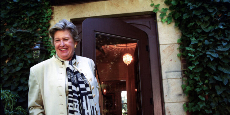 Phyllis Oakley, Female Pioneer at the State Department, Dies at 87