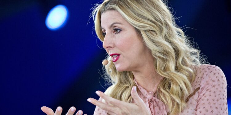 3 Cold-Calling Secrets From Sara Blakely, Founder of Spanx