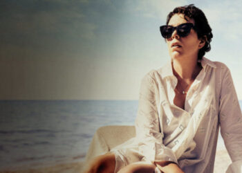 The Crushing Responsibility of Motherhood in ‘The Lost Daughter’