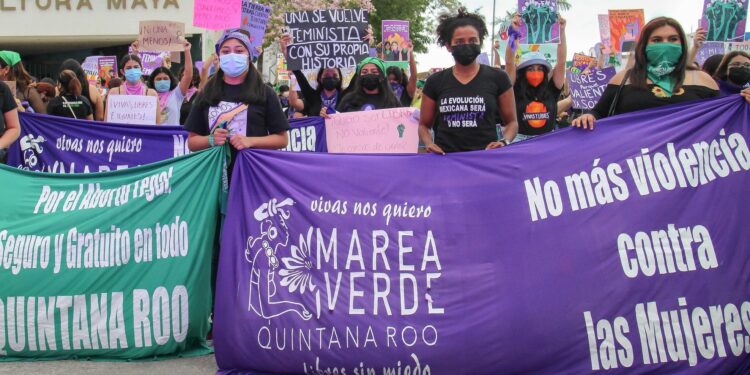 ‘Marea Verde’ Feminist Collective Defends the Right To Decide in Mexico: “Sick and Tired of Seeing Our Sisters Go to Jail”