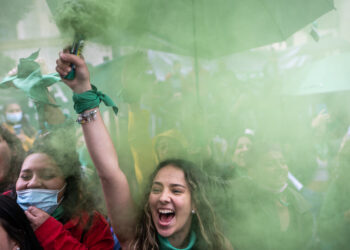 Colombia despenaliza el aborto y se une a la marea verde