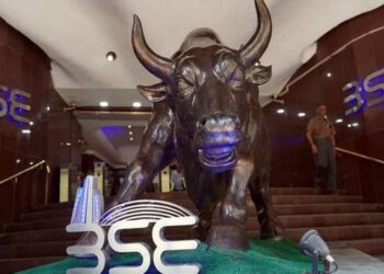Sensex falls 225 points in early trade; Nifty dips below 17,500