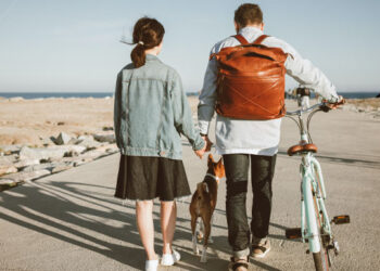 12 Signs You’re Trying to Force a Relationship That Just Isn’t Right