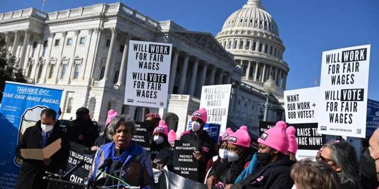 Millions of Women Would Benefit From a Minimum Wage Hike—Far More than Men