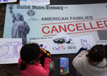 Guaranteed Income Doesn’t Just Help Low-Income Parents—It Also Improves Their Children’s Brain Development