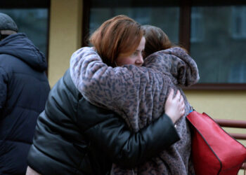 ‘I Must Save My Mom’: The Women Returning to Ukraine