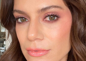 Kosas Revealer Foundation Review: It Lives Up to the Hype