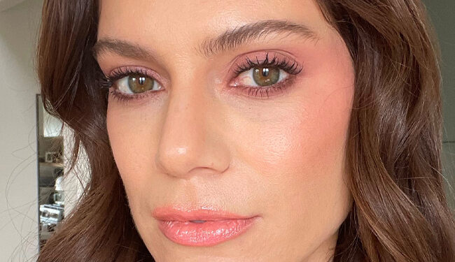 Kosas Revealer Foundation Review: It Lives Up to the Hype