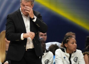 South Carolina Victory Extends UConn’s Championship Drought