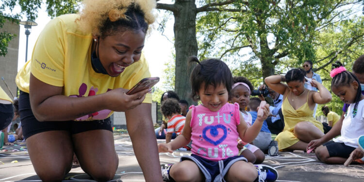 Work Requirements for Child Tax Credits Are An Insult to Mothers