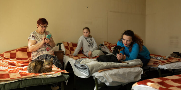 The Ukrainian Refugee Crisis Is a Women’s Crisis