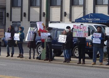 Six ‘Sinister’ Tactics Anti-Abortion Centers Use To Coerce Pregnant People Away From Abortion Care