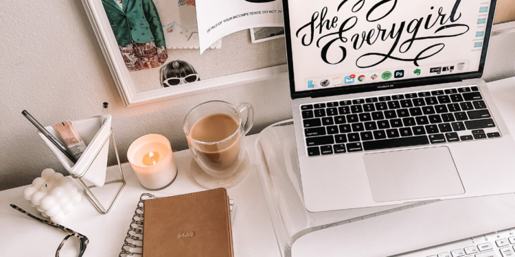 7 Desk Essentials Every Successful Women Has