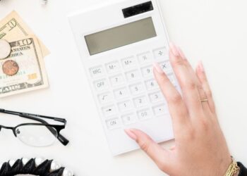 5 Ways To Be Financially Productive Right Now| The Everygirl