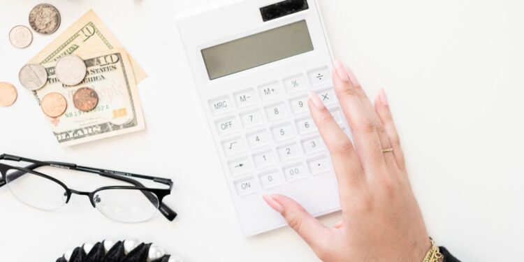 5 Ways To Be Financially Productive Right Now| The Everygirl