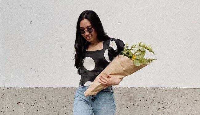 28 Tops to Wear With Jeans For an Easy Outfit
