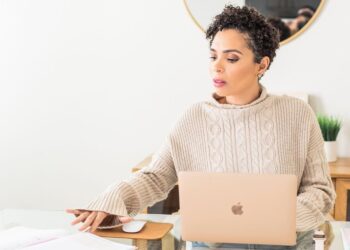 How Successful Women Tackle The Midweek Slump