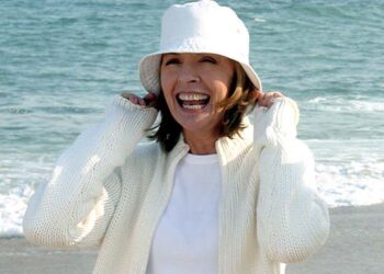 Why Coastal Grandma Is The Aesthetic of Our Dreams