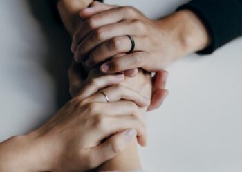 I Talked to Relationship Therapists About Ultimatums—Here’s What They Said
