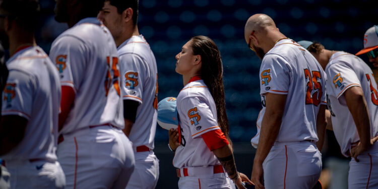 Kelsie Whitmore Catches On With Staten Island FerryHawks