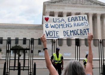 Opinion | Elizabeth Warren and Tina Smith: Roe Is Gone but the Fight Has Just Begun