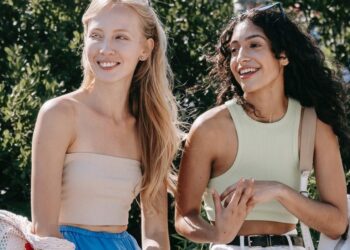 6 (Non-Awkward) Ways to Reconnect With an Old Friend