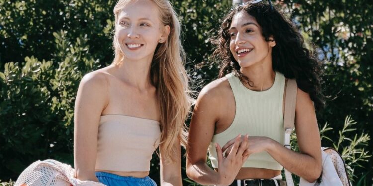 6 (Non-Awkward) Ways to Reconnect With an Old Friend