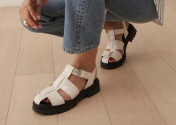 Fashion Girls Are Swooning Over Fisherman Sandals