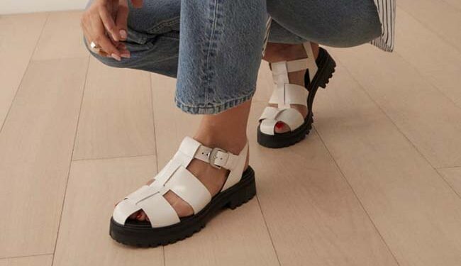 Fashion Girls Are Swooning Over Fisherman Sandals