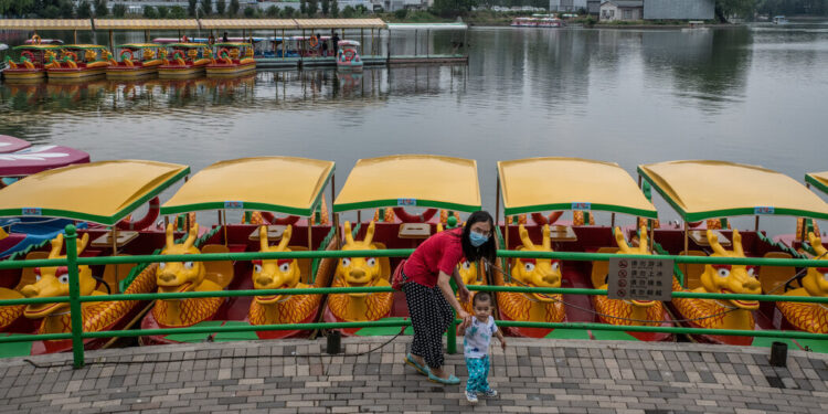 China Offers Women Perks for Having Babies, if They’re Married