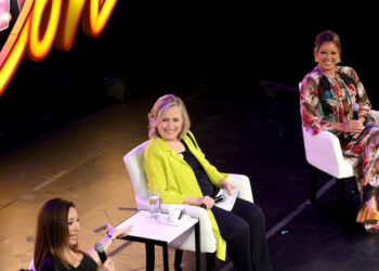 At BroadwayCon, Hillary Clinton Celebrates Women in the Theater
