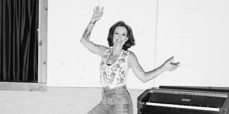 Amanda Shires Isn’t Letting Nashville, or Her Marriage, Off the Hook