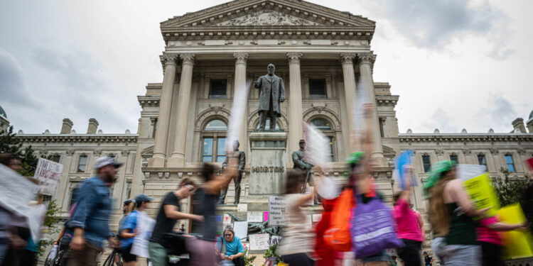 40 Percent of Single Moms Face Food Insecurity. The Fall of Roe Will Plunge Them Deeper Into Poverty