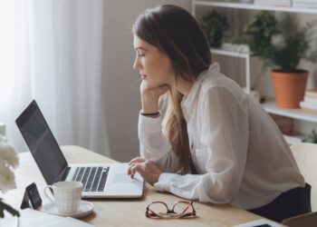 What Successful Women Do on Fridays So Monday Doesn’t Suck