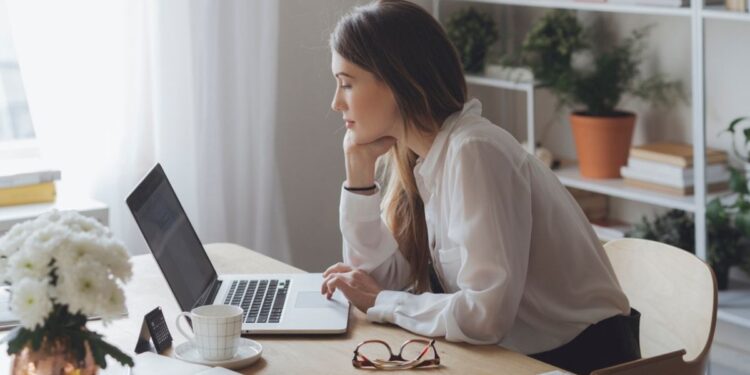 What Successful Women Do on Fridays So Monday Doesn’t Suck