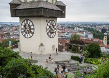 In Wealthy City, a Marxist Mayor Wins Over Voters