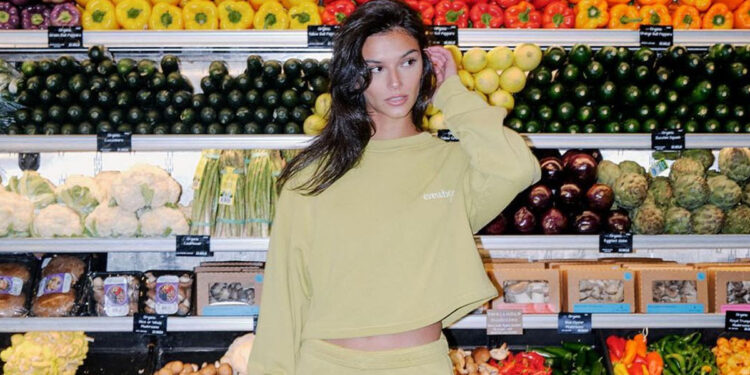 10 Hacks Healthy Women Use While Grocery Shopping