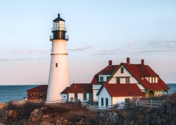 The Best Fall Destinations to Visit Around the U.S.