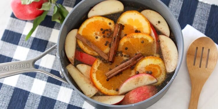 Simmer Pot Recipes to Make Your Home Smell Like Fall