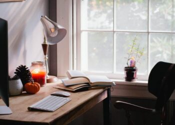 How To Refresh Your Work Routine For Fall |The Everygirl