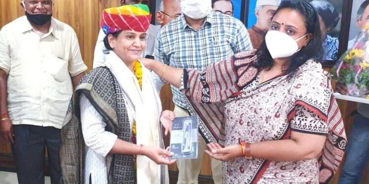 A single mother who worked as a sweeper to feed her two toddlers, Asha Kandara defied the odds to crack RAS and become a deputy collector at Jodhpur Nagar Nigam