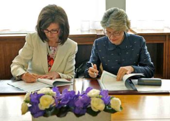 Image Courtesy : blogs.technet.com/cfs-filesystemfile.ashx/__key/communityserver-partnership.jpg