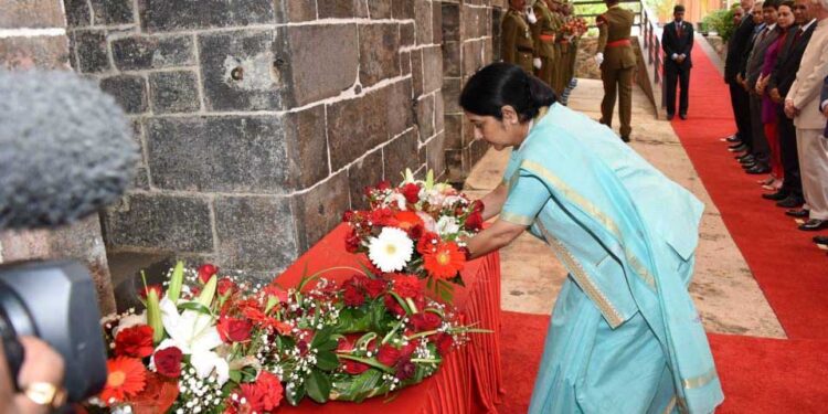 (External Affairs Minister laying wreath at Apravasi Ghat, Mauritius)