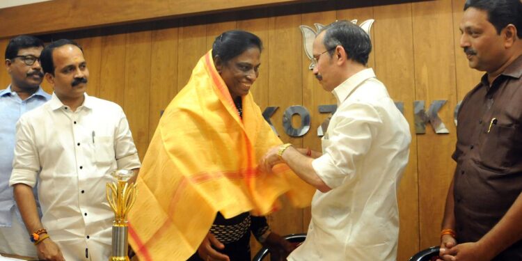 Bharatiya Janata Party State General Secretary M.T. Ramesh honouring P.T. Usha for being elected as the President of the Indian Olympic Association at a civic reception in Kozhikode.