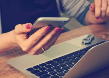 Feature-women, Startups Thrive After Indian Kashmir Eases Internet Shutdowns