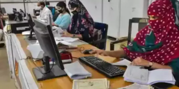 Karnataka Reserves 33% Government Contract Jobs for Women